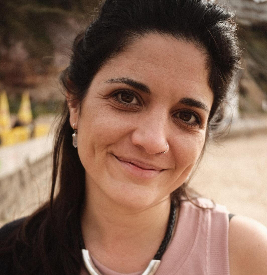 Flor – Espacio Medrar contact Flor, founder of Espacio Medrar, warm and approachable portrait next to contact details